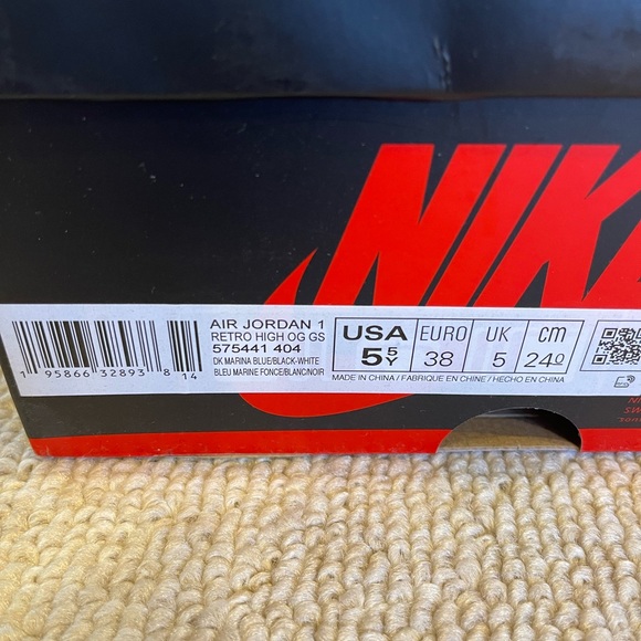 DS 100% Authentic Nike Air Jordan 1 High size 5.5Y (size 7 women’s) Brand New - Picture 4 of 5